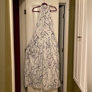 Beautiful black-and-white jumpsuit. Wide leg. brand new never worn.